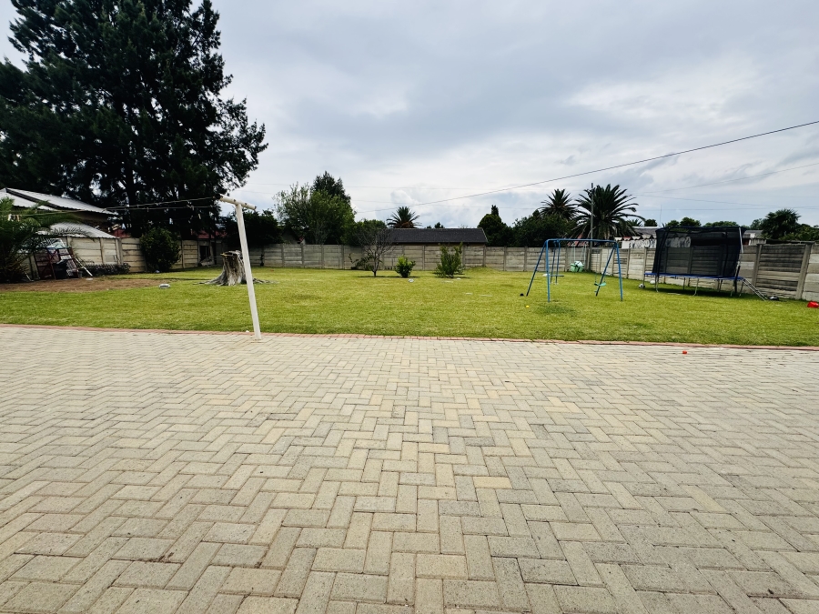 4 Bedroom Property for Sale in La Hoff North West